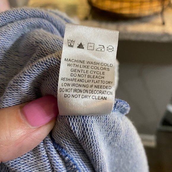 Earl Jean Chambray Denim Color Top with Rhinestones on Neckline Size M - Picture 9 of 9